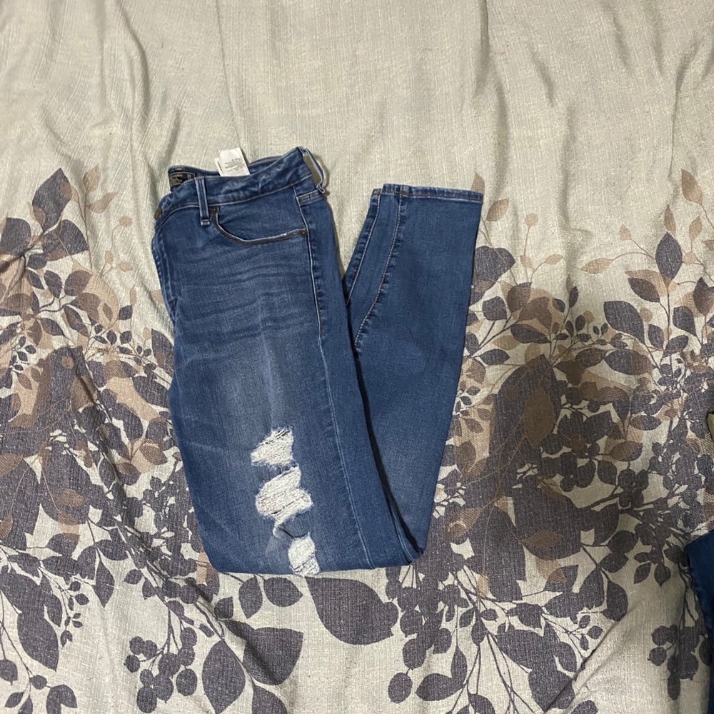 Abercrombie distressed skinny jeans used
